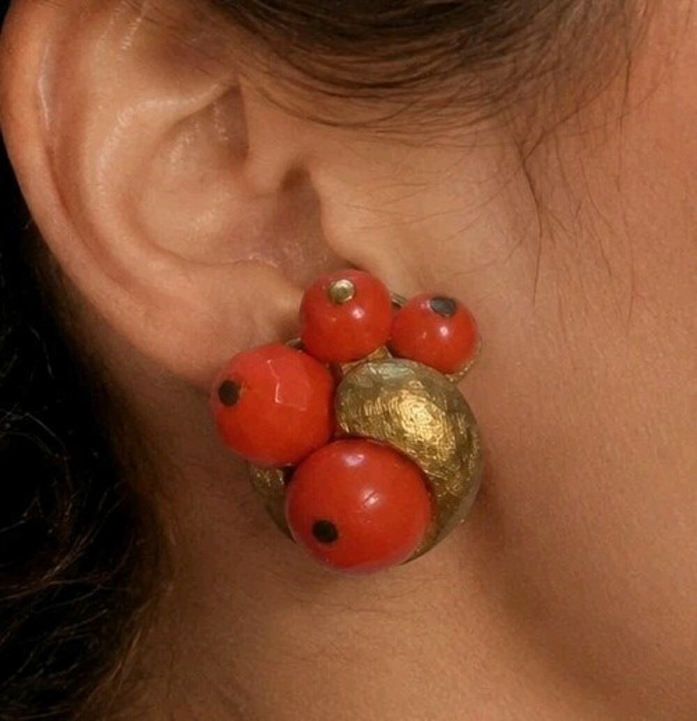 Vintage Arthur Pepper ART Coral Lucite Beaded Cluster Clip-On Earrings Signed
